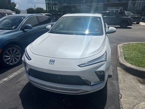Used 2025 Buick Envista Avenir FWD image 1