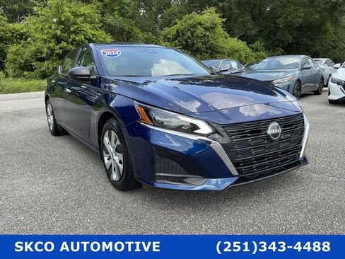 Used 2024 Nissan Altima 2.5 S FWD image 7