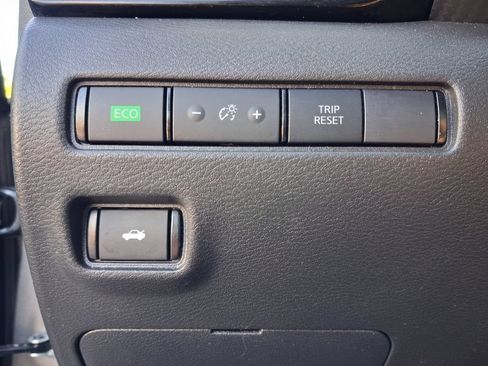 Used 2024 Nissan Sentra SV FWD image 28