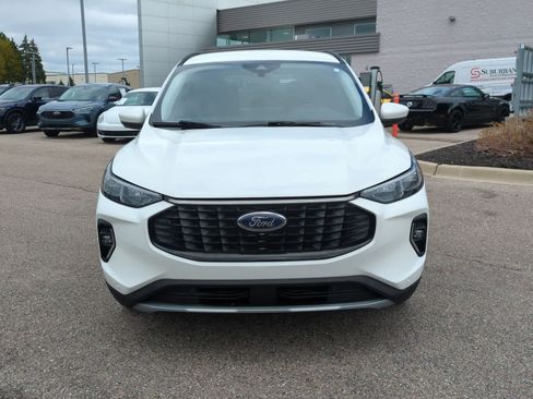 Used 2023 Ford Escape Platinum AWD/4WD image 3