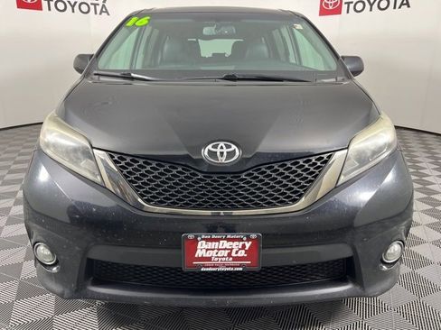 Used 2016 Toyota Sienna SE image 22
