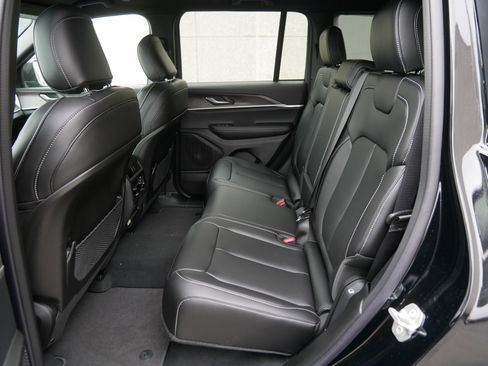 New 2025 Jeep Grand Cherokee Limited w/ Black Appearance Package image 8