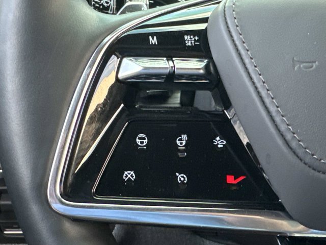 Used 2025 Cadillac Escalade ESV V AWD/4WD image 31