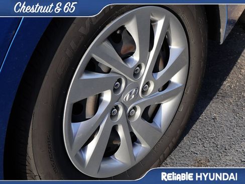 Used 2017 Hyundai Elantra SE FWD image 24