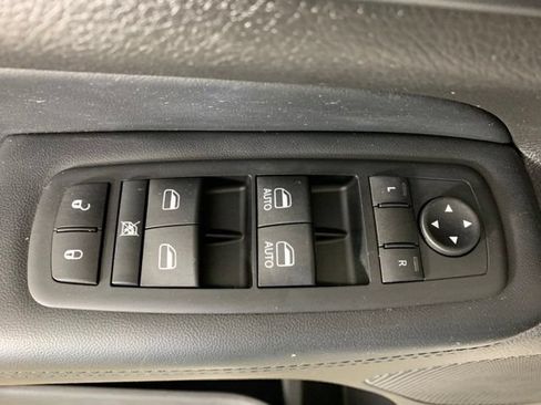 Used 2020 Jeep Grand Cherokee Altitude AWD/4WD image 30