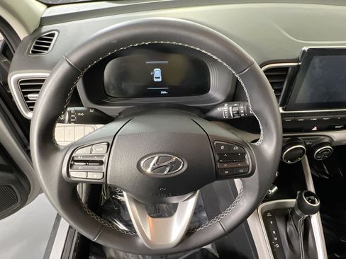 Used 2024 Hyundai Venue SEL FWD image 11