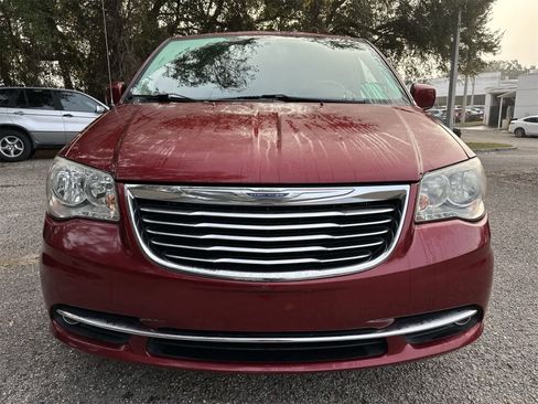 Used 2016 Chrysler Town & Country Touring image 6