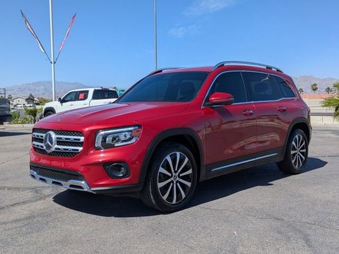 Used 2022 Mercedes-Benz GLB 250 4MATIC image 2
