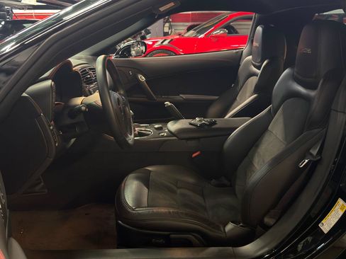 Used 2013 Chevrolet Corvette Z06 w/ 3LZ Preferred Equipment Group RWD image 19