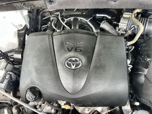 Used 2018 Toyota Highlander LE FWD image 10