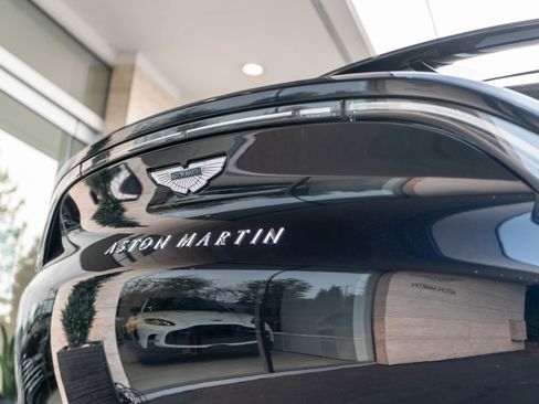 Used 2021 Aston Martin DBX image 8