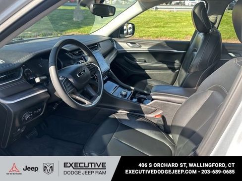 Used 2023 Jeep Grand Cherokee L Limited AWD/4WD image 8