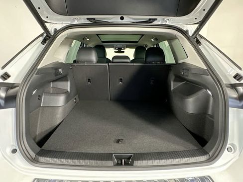 Used 2025 Volkswagen Tiguan SE w/ Panoramic Sunroof Package AWD/4WD image 20