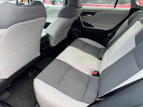 Used 2019 Toyota RAV4 XLE w/ Convenience Package FWD image 4