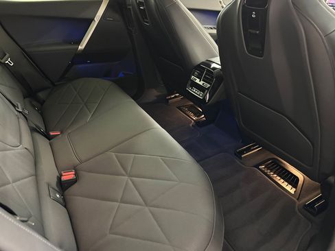 Certified 2025 BMW iX xDrive50 image 31