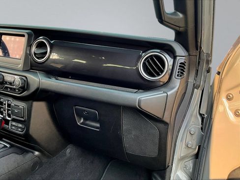Used 2021 Jeep Wrangler Unlimited Sahara AWD/4WD image 28