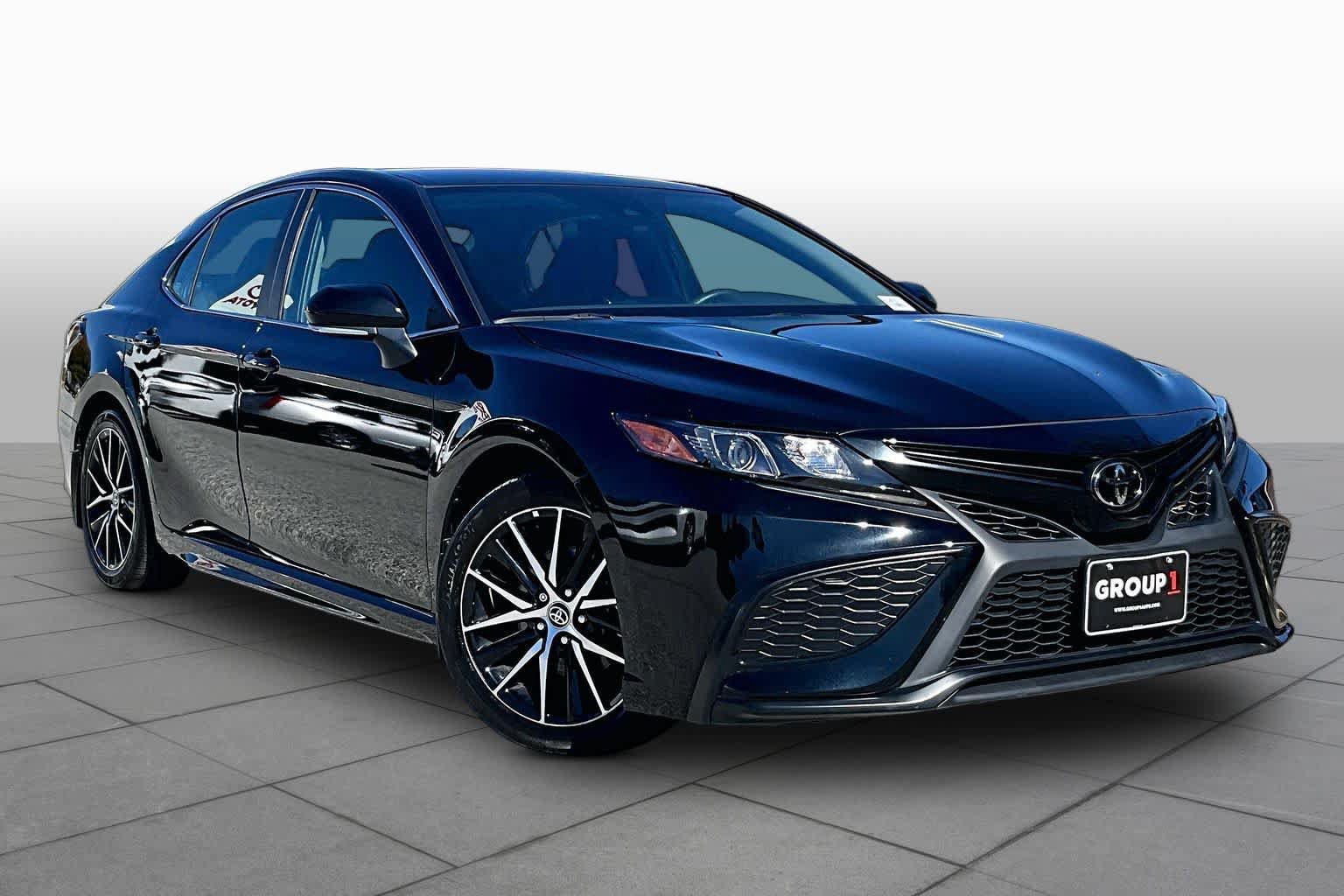 Used 2024 Toyota Camry SE w/ Cold Weather Package AWD/4WD image 2