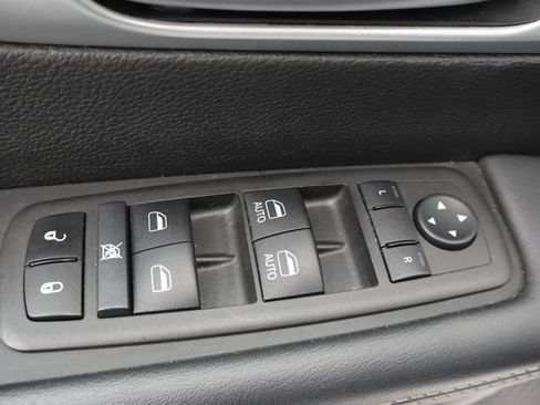 Used 2024 Chrysler Pacifica Limited FWD image 46