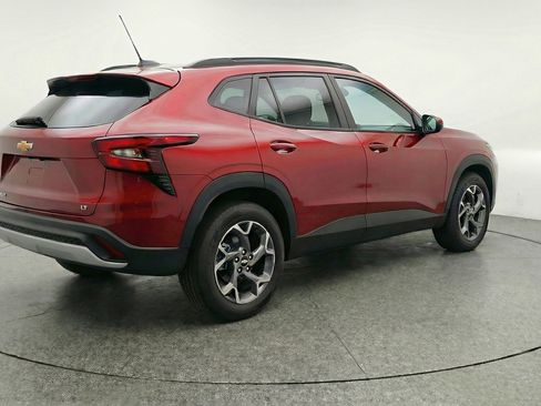 Used 2025 Chevrolet Trax LT FWD image 9