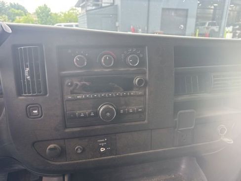 Used 2017 GMC Savana 2500 RWD image 7