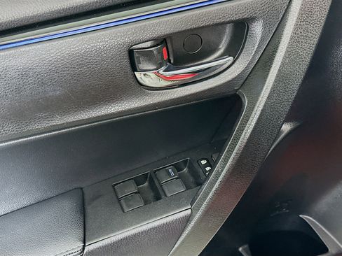 Used 2017 Toyota Corolla SE image 15