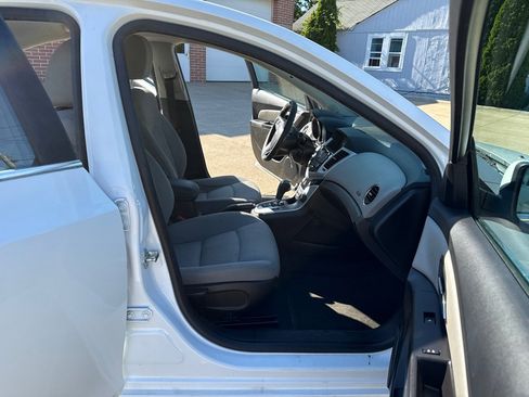 Used 2015 Chevrolet Cruze LT FWD image 11