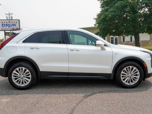 Used 2024 Cadillac XT4 Luxury w/ Cold Weather Package FWD image 2