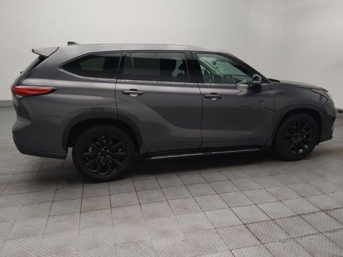 Used 2022 Toyota Highlander L FWD image 10