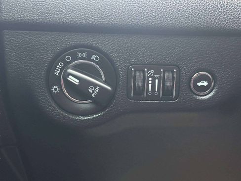 Used 2015 Chrysler 300 S w/ 300S Premium Group RWD image 28