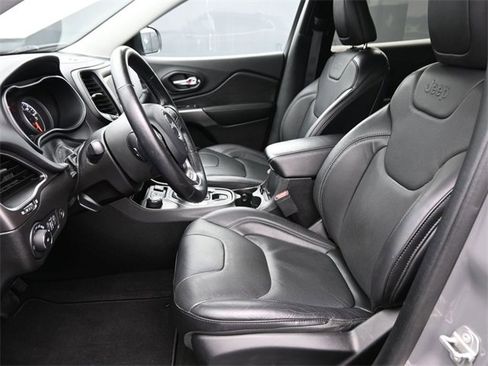 Used 2020 Jeep Cherokee Latitude Lux w/ Comfort/Convenience Group image 9