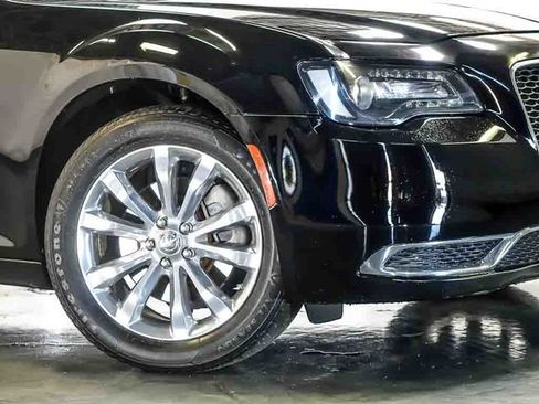 Used 2023 Chrysler 300 Touring AWD/4WD image 4