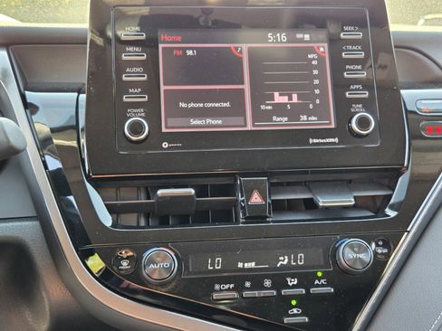 Used 2024 Toyota Camry SE image 18