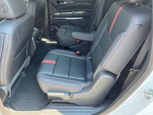 Used 2025 Chevrolet Traverse RS AWD/4WD image 12