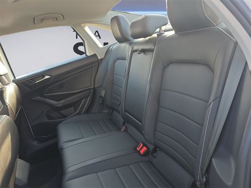 Used 2023 Volkswagen Jetta SE image 16