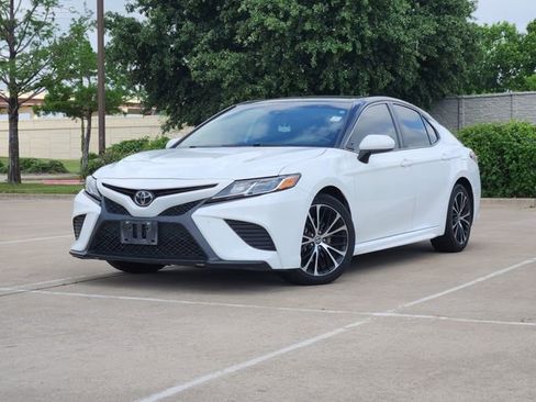 Used 2020 Toyota Camry SE image 1