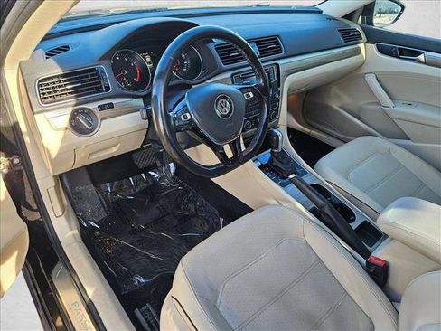 Used 2018 Volkswagen Passat 2.0T SE image 10