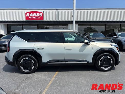 Used 2024 Kia EV9 Land AWD/4WD image 1