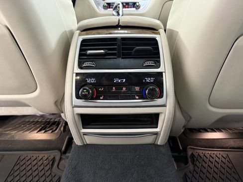 Used 2017 BMW 750i xDrive AWD/4WD image 32