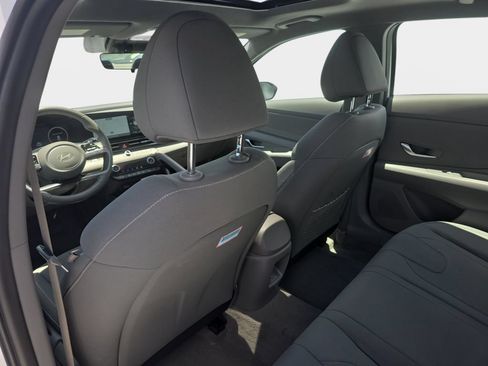 Used 2025 Hyundai Elantra SEL FWD image 14