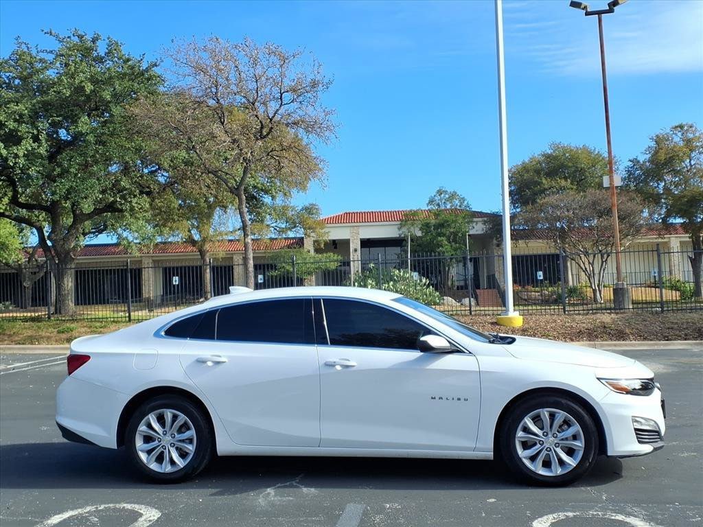 Used 2025 Chevrolet Malibu LT FWD image 3