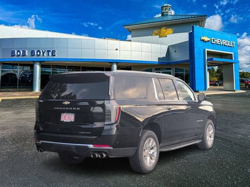 Used 2025 Chevrolet Suburban Premier AWD/4WD image 3