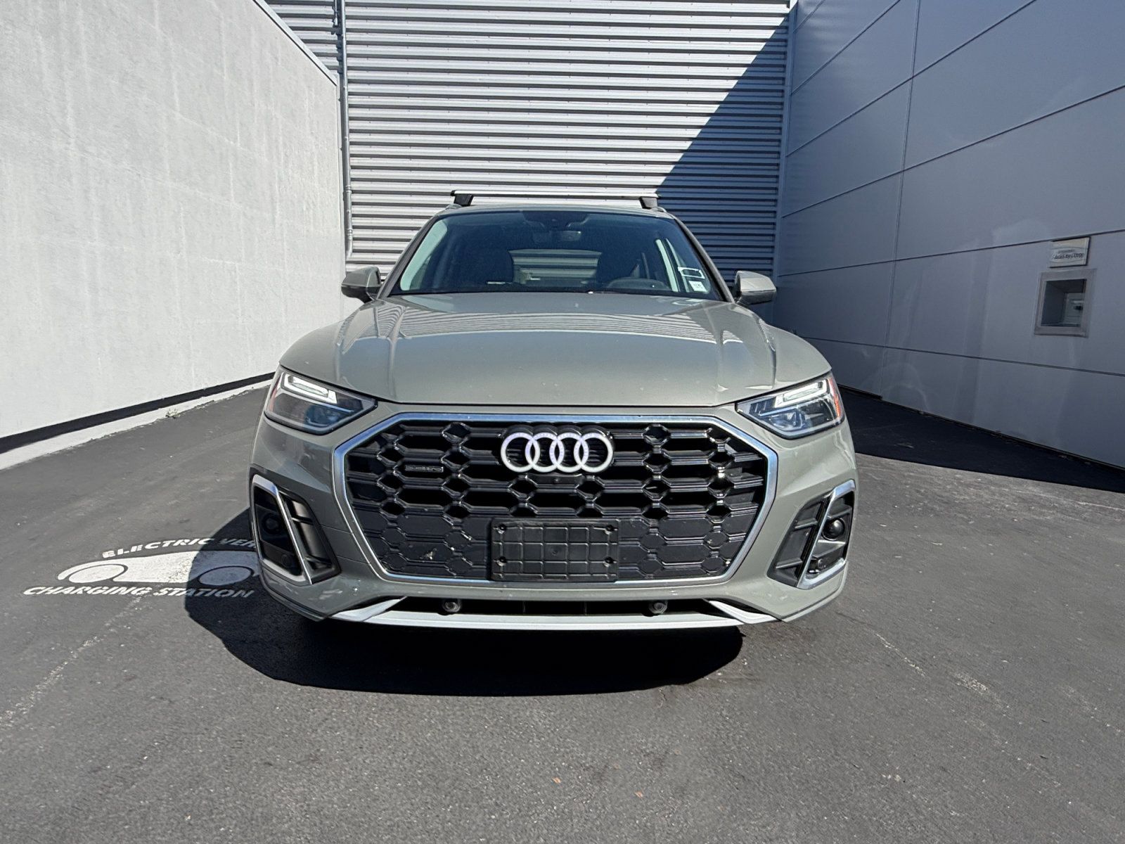 Used 2025 Audi Q5 2.0T Premium Plus w/ Premium Plus Package AWD/4WD image 6