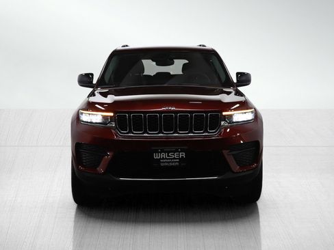 Used 2023 Jeep Grand Cherokee Laredo w/ Luxury Tech Group I AWD/4WD image 9