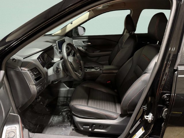 Used 2025 Nissan Rogue SV AWD/4WD image 22