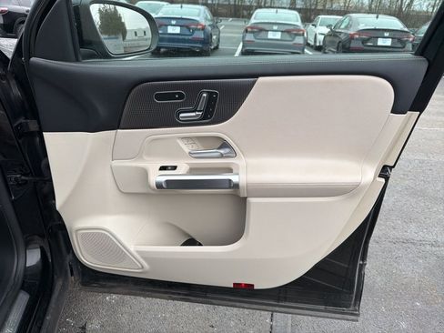 Used 2020 Mercedes-Benz GLB 250 4MATIC image 27