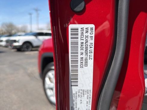 Used 2024 Jeep Compass Latitude image 34