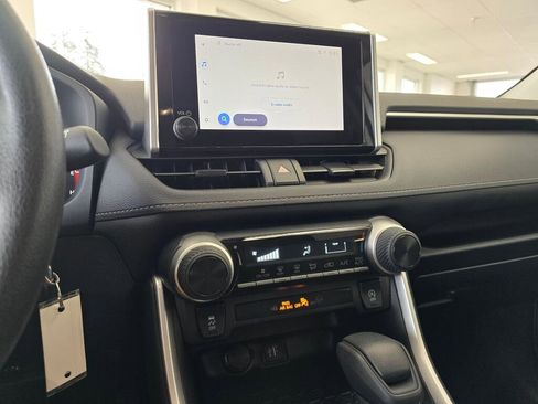 Used 2025 Toyota RAV4 LE image 74