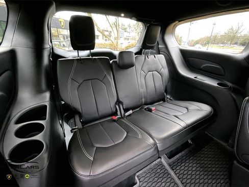 Used 2025 Chrysler Pacifica Select image 26