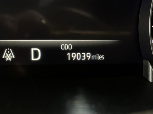 Used 2024 Toyota Highlander LE image 14