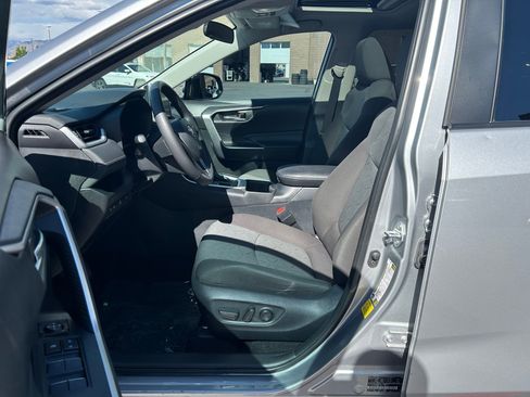 Used 2024 Toyota RAV4 XLE AWD/4WD image 11